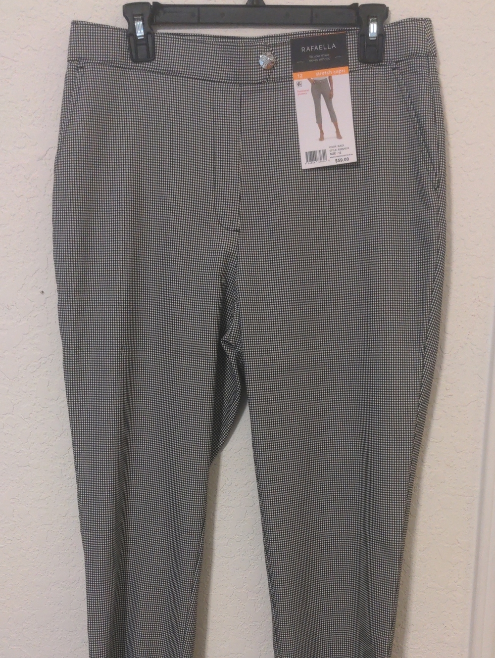 Rafaella Women's Black & White Checkered Stretch Capris. Size 12 NWT